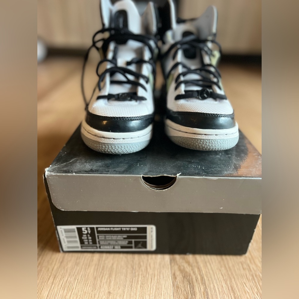 Jordan Flight TR’97, 5.5youth